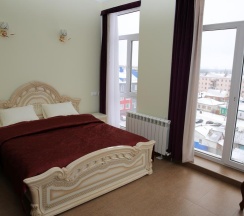 Номер стандарт с 1 двуспальной кроватью с балконом в Barocco Lv Hotel