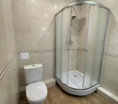 2-комнатный номер комфорт с 2 односпальными и 1 двуспальной кроватью в Sova