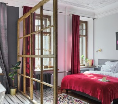 Abondance. Комната-люкс с открытой ванной с видом на Невский в Sands Rooms