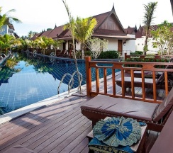 Вилла с балконом в Howard Johnson by Wyndham Phuket Naiyang