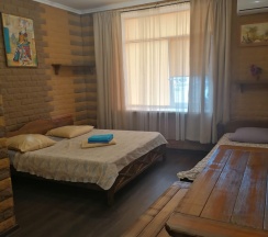 Трехместный номер с двуспальной и односпальной кроватями в Марсель