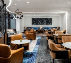 Четырёхместный клубный номер Standard 2 отдельные кровати в Austin Marriott South