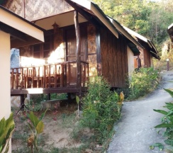 Двухместное бунгало с балконом (2 отдельные кровати) в Phi Phi Jungle Hill Bungalow