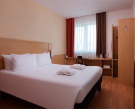 Номер Premium с двуспальной кроватью в Ibis Москва центр Бахрушин
