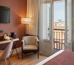 Двухместный номер Superior с балконом (двуспальная кровать) в Senator Gran Vía 70 Spa Hotel