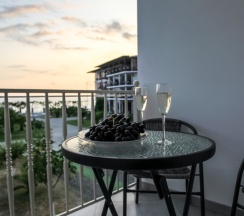 Четырёхместный номер Семейный с балконом и с видом на море в Blacksea