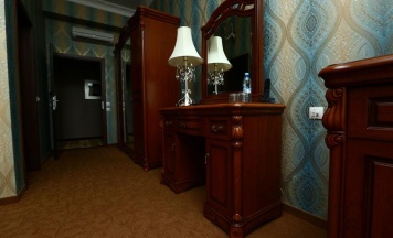 Номер полулюкс делюкс с 2 односпальными кроватями в Ваш отель