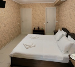 2х местный стандарт с видом на столовую (номер на цокольном этаже) в Эргес