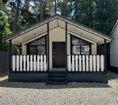 Коттедж с террасой в White Village