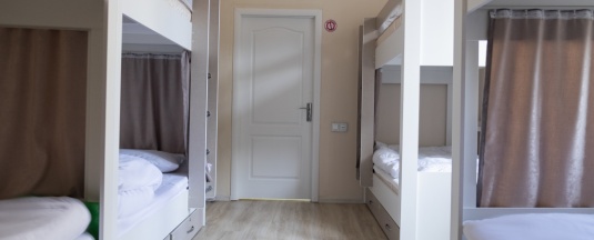 Кровать в общем номере (женский номер) в Travel inn