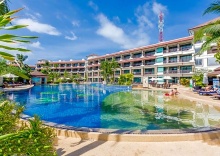 Двухместная студия с балконом двуспальная кровать в Ozone Condotel Kata Beach by Alpina