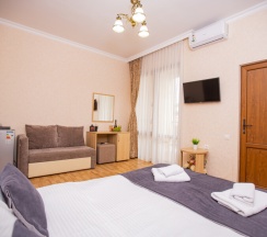 Стандарт 3-местный с двуспальной кроватью и балконом в Джульетта