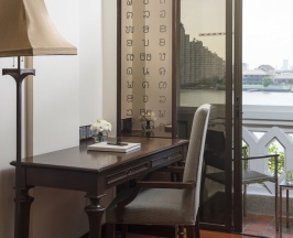 Двухместный номер Riverfront Deluxe 2 отдельные кровати в Anantara Riverside Bangkok Resort