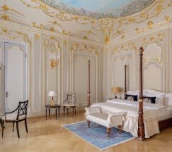 Исторический Люкс "Елисеевский" с видом на Строгановский дворец в Taleon Imperial Hotel
