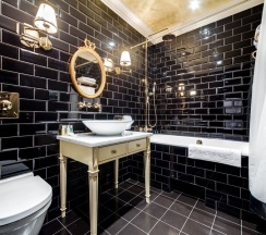 Семейный номер с видом на улицу в Dom Boutique Hotel
