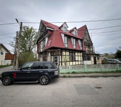 Трехместный номер с двуспальной и односпальной кроватями в Росситтен