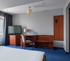 Стандарт двухместный с одной большой кроватью в Marins Park Hotel Новосибирск