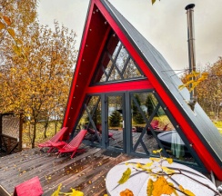 Красный Дом в А у реки