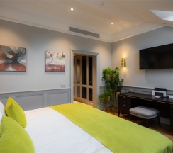 Полулюкс на мансардном этаже в Генрих