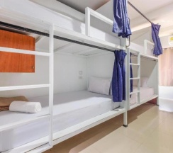 Кровать в общем номере в The Little Nest Phuket