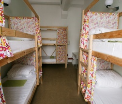 Нижнее место в 6-местном номере для Женщин №500 в Bla Bla Hostel