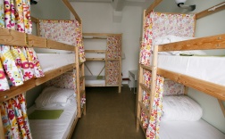Нижнее место в 6-местном номере для Женщин №500 в Bla Bla Hostel