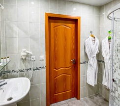 Номер 1 категории 1 большая кровать в Беловодье