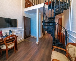 СТАНДАРТ (ДВУХЭТАЖНЫЙ) С ВИДОМ НА УЛ. МИЛЛИОННУЮ в Екатерина