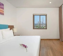 Двухместный номер Deluxe с балконом (двуспальная кровать) в Gold Plaza Hotel Da Nang