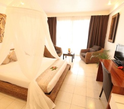 Номер Superior с балконом в The Melanesian Port Vila Hotel