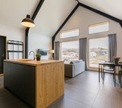 Двухместный коттедж двуспальная кровать в Family Barn Karvala