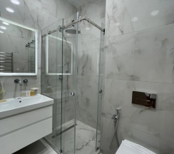 Двухместный номер Comfort с балконом и с красивым видом из окна двуспальная кровать в Parallel