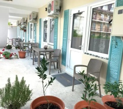 Трёхместные апартаменты с 2 комнатами с красивым видом из окна в ПольМари