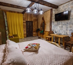 Двухместный полулюкс с красивым видом из окна двуспальная кровать в Излучина