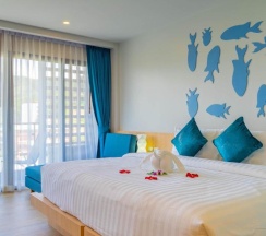 Двухместный номер Deluxe с видом на море двуспальная кровать в Golden Paradise Hotel