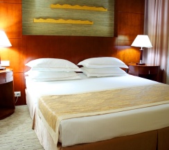 Двухместный люкс с балконом двуспальная кровать в Park Hotel Bishkek