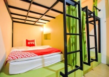 Кровать в общем номере в All Day Hostel SHA