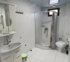 3Трехместный стандартный номер с 1 большой кроватью и 1 маленькой кроватями в Asiya Hotel Grozny