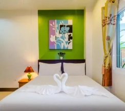 Двухместный номер Superior двуспальная кровать в Baan Yuyen Karon Guesthouse