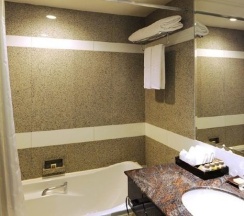 Двухместный номер Deluxe двуспальная кровать в DoubleTree by Hilton Bangkok Ploenchit