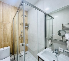 Номер люкс (с завтраком) в Flagman Hotel