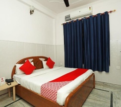 Двухместный номер Standard двуспальная кровать в OYO 14185 Laxmi Yellow Guest House