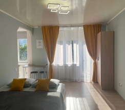 Апартаменты Standard в Апартаменты J&N Apartments Трёхместная студия с балконом в центре города Московский 16