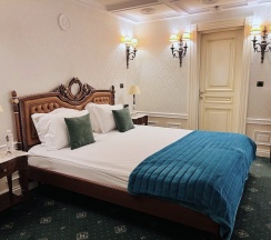 Двухэтажный номер в Taleon Imperial Hotel