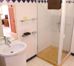 Апартаменты c 1 комнатой с балконом в The Melanesian Port Vila Hotel