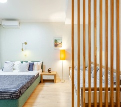 Апартаменты с балконом и с красивым видом из окна в RentPlaza
