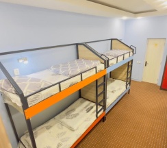 Кровать в общем номере (мужской номер) в The Top Hostel