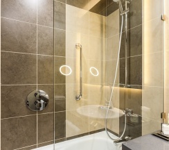 ЛЮКС С ОДНОЙ СПАЛЬНЕЙ, БОЛЬШОЙ КРОВАТЬЮ (KING SIZE) И ДОСТУПОМ В БАР-ГОСТИНУЮ в Doubletree by Hilton Tyumen