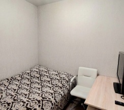 Апартаменты с балконом и с красивым видом из окна в Апартаменты в центре с тремя спальнями на Червякова 55 рядом с парком Победы