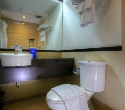 Одноместный номер Deluxe двуспальная кровать в Fersal Hotel Neptune Makati